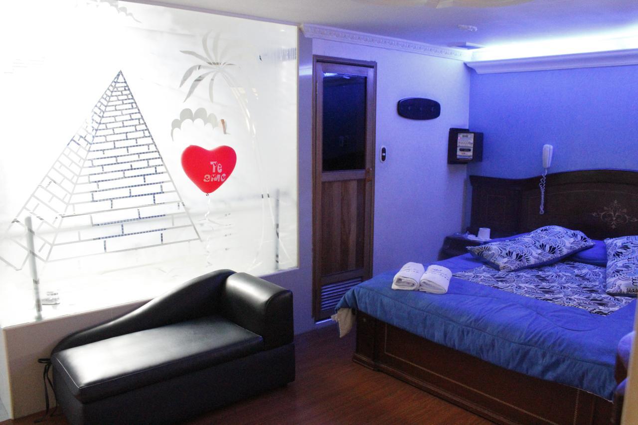 Motel Piramides De Cristal Bogota Bagian luar foto