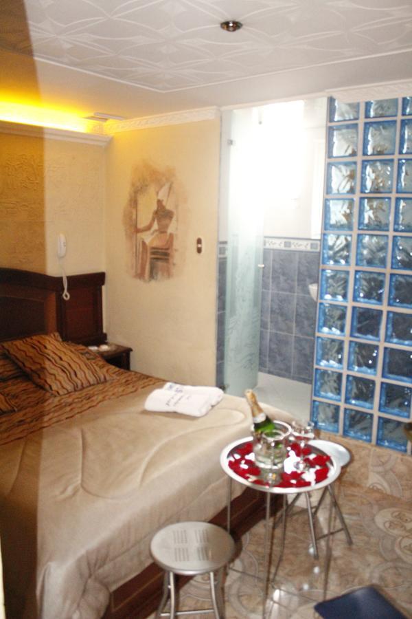 Motel Piramides De Cristal Bogota Bagian luar foto