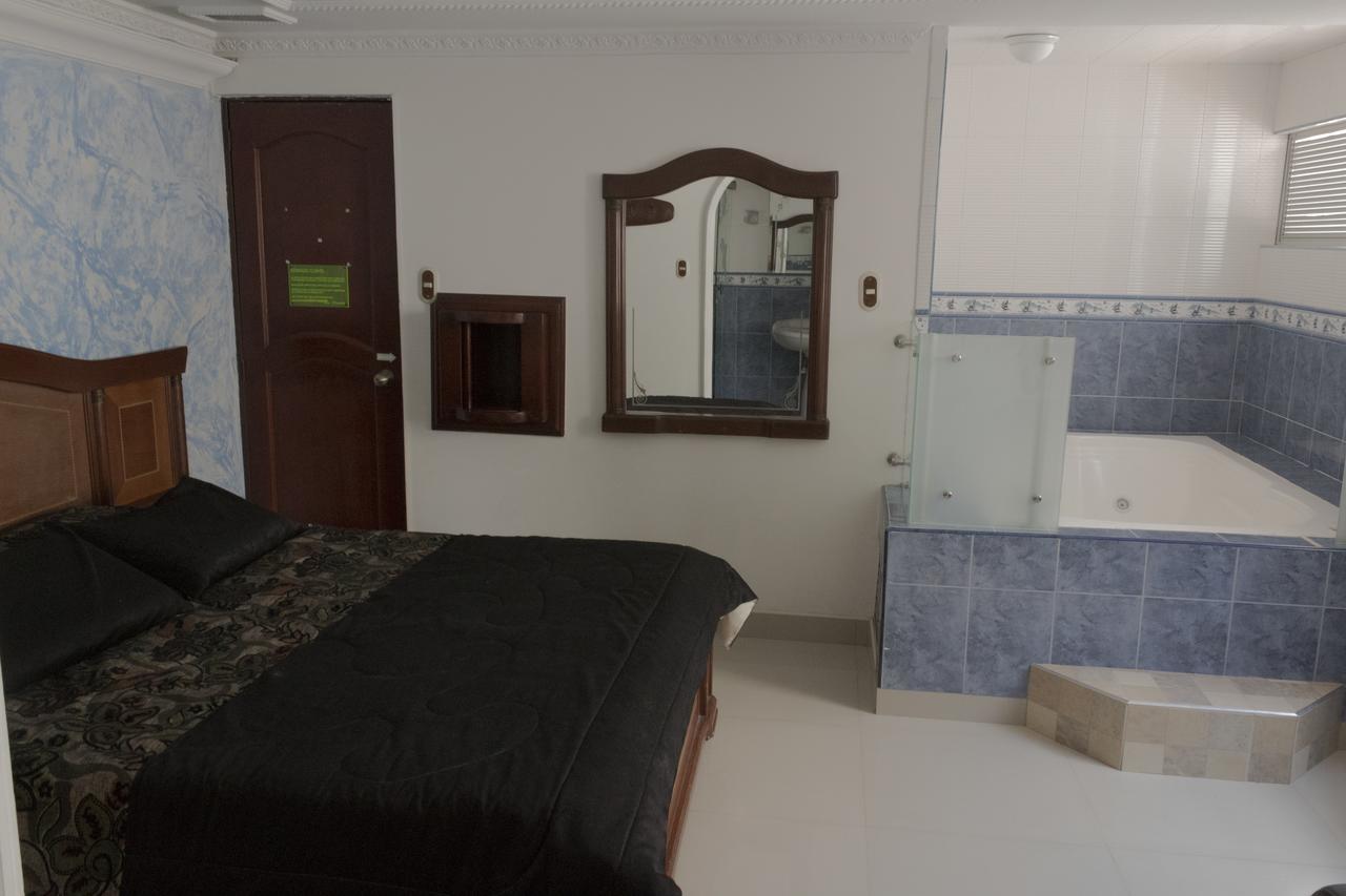 Motel Piramides De Cristal Bogota Bagian luar foto