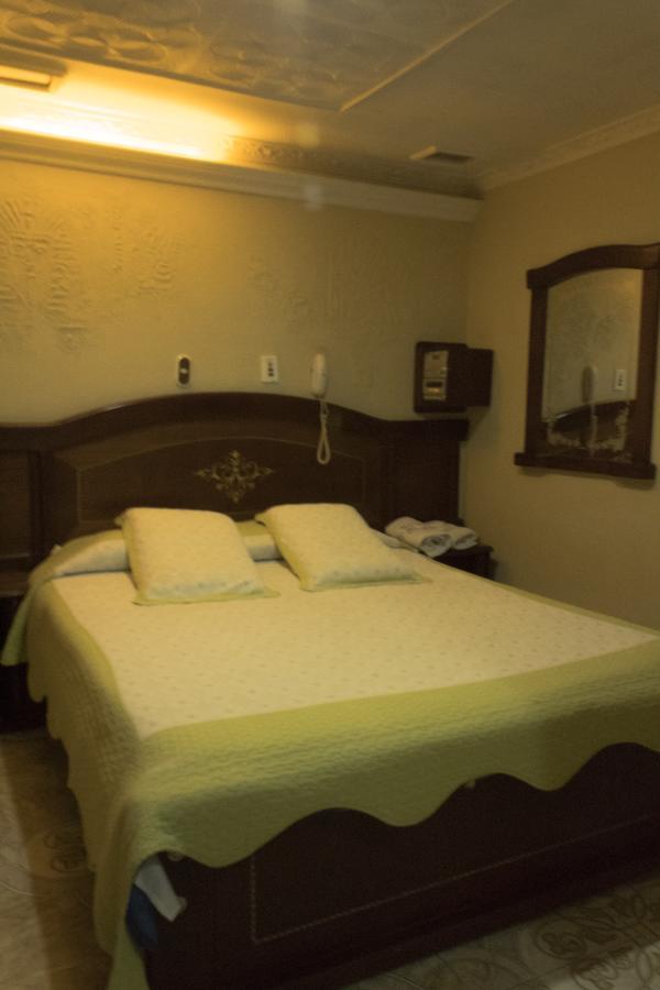 Motel Piramides De Cristal Bogota Bagian luar foto