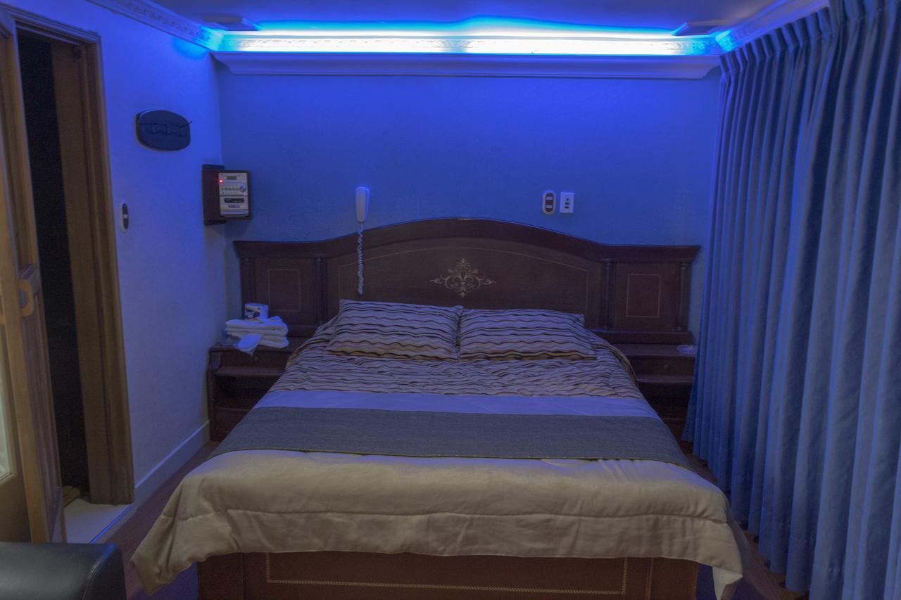 Motel Piramides De Cristal Bogota Bagian luar foto