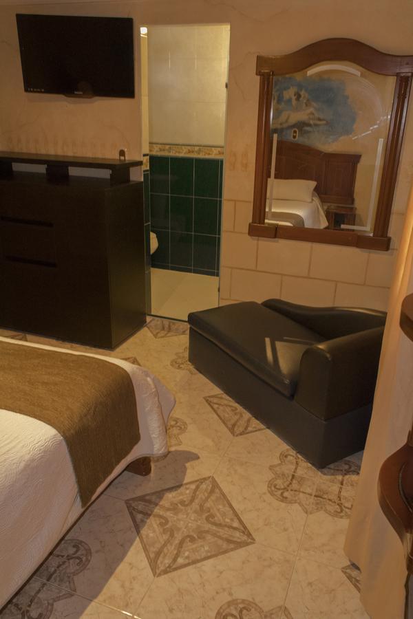 Motel Piramides De Cristal Bogota Bagian luar foto
